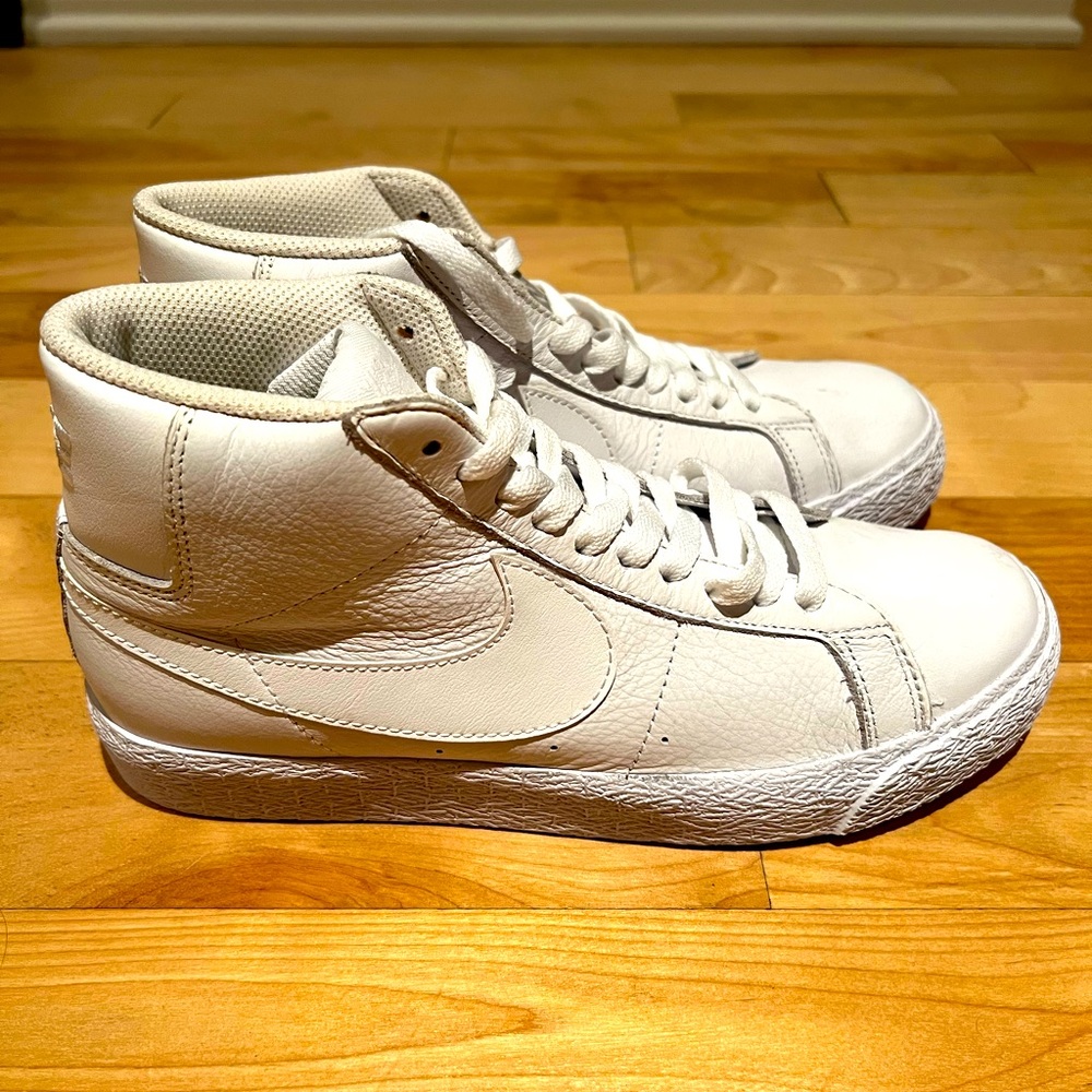 Nike Women’s Zoom Blazer Mid 864349-105 Triple White - Size 5.5